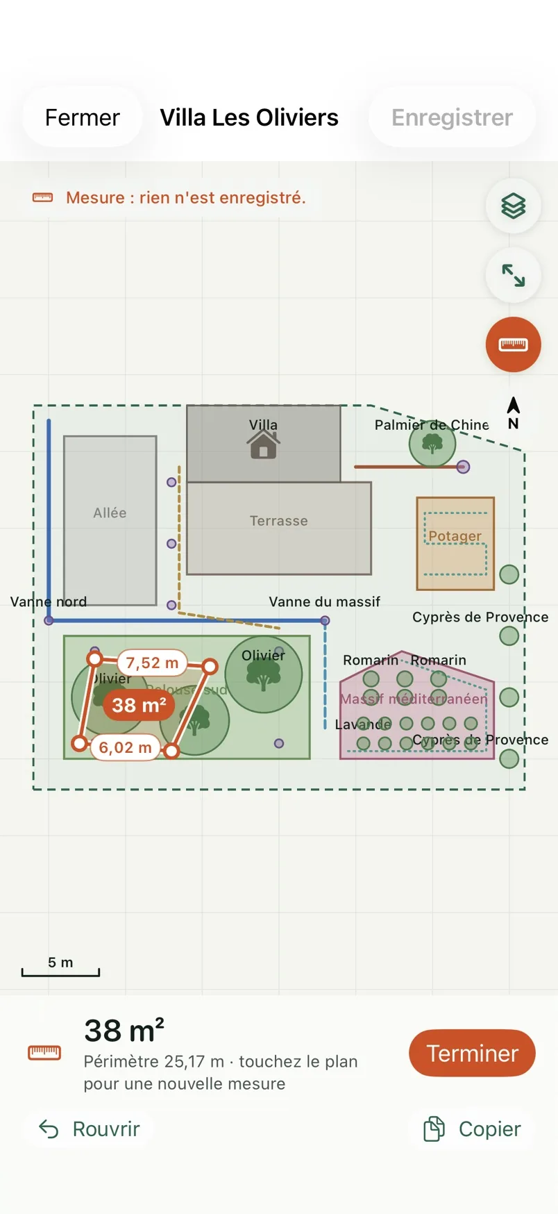 La mesure d'une zone sur le plan d'un jardin, dans l'application iPhone Oasis Care Pro.
