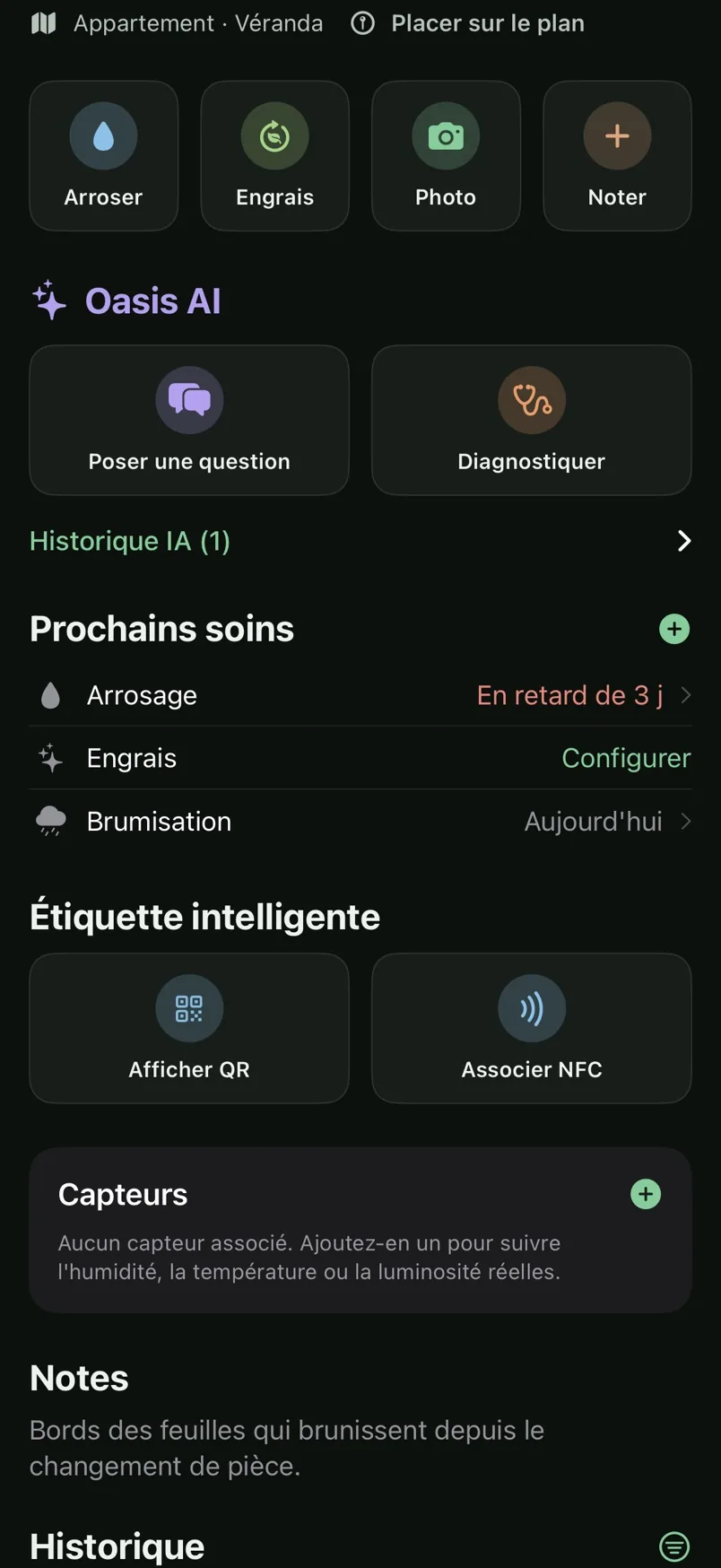 Les prochains soins et l'historique d'une plante dans Oasis Rare, en mode sombre.